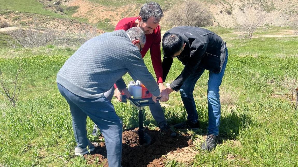 2025 Aile Yılı / Hedef Aile Projesi kapsamında Ailelerle fidan dikimi gerçekleştirdik.